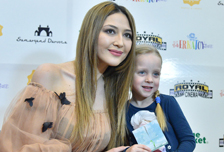 Лоланинг “12 ой” китоби тақдимотидан