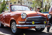 Ретро - автомобиллар кўргазмаси