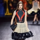 Показ Louis Vuitton в Лувре